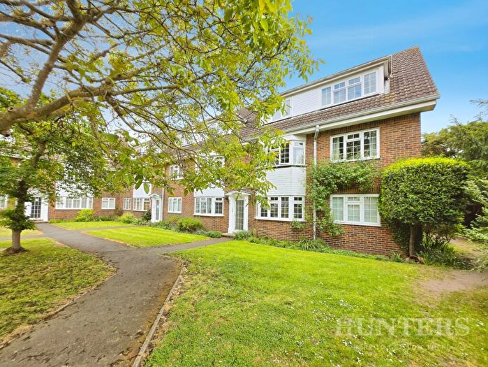 2 Bedroom Apartment For Sale In Sycamore Close, Carshalton, SM5