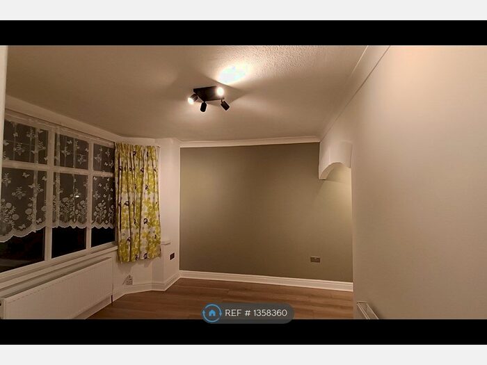 3 Bedroom Semi-Detached House To Rent In Orchard Avenue, Solihull, B91