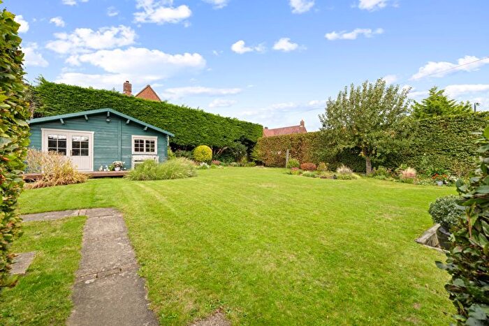 4 Bedroom Detached House For Sale In Nettleton Avenue, Chichester, PO20
