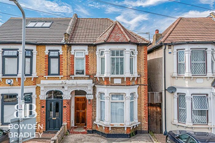 2 Bedroom Flat For Sale In Coventry Road, Ilford, IG1