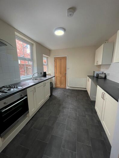 4 Bedroom House To Rent In Westbourne Grove, Lincoln, LN1