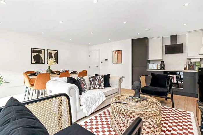 4 Bedroom Flat To Rent In Clammas Way, Uxbridge, UB8