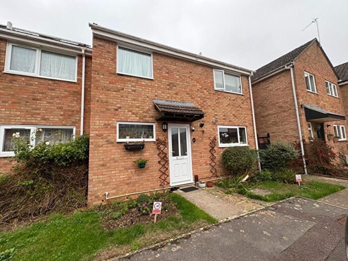 2 Bedroom Semi-Detached House To Rent In Campion Close, Carterton, OX18