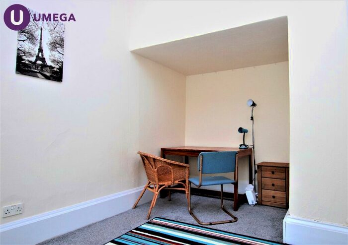 2 Bedroom Apartment To Rent In Brougham Place, Tollcross, Edinburgh, EH3