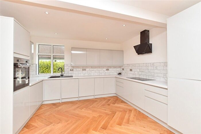 3 Bedroom Chalet For Sale In Cliff Gardens, Minster-On-Sea, Kent, ME12