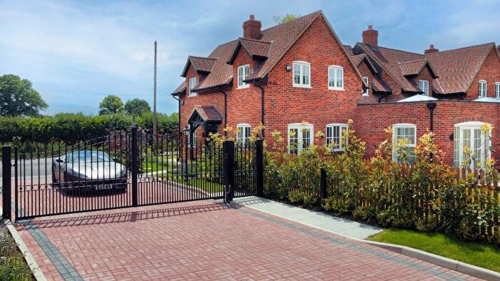 3 Bedroom Semi-Detached House For Sale In The Pinnacle Of Luxury Living In Hertfordshire, HP3