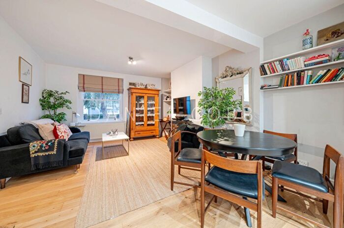 2 Bedroom Flat For Sale In Kennington Lane, London, SE11