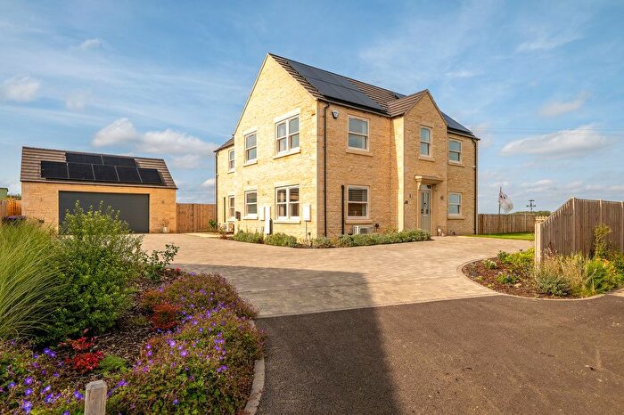5 Bedroom Detached House For Sale In The Hawthorns, Cranwell Village, NG34