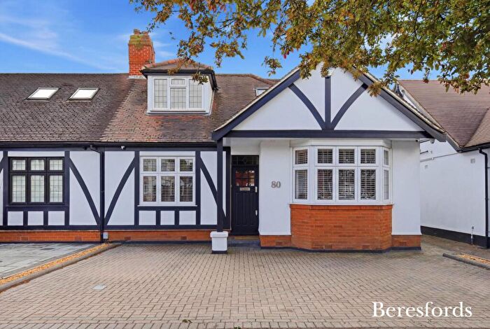 5 Bedroom Bungalow For Sale In Cranston Park Avenue, Upminster, RM14