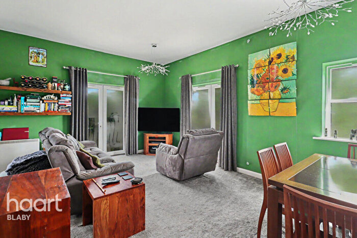 2 Bedroom Flat For Sale In Loughland Close, Leicester, LE8