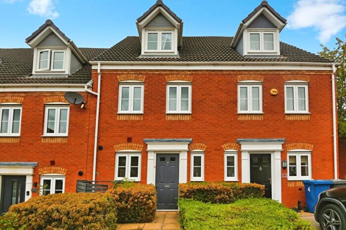 3 Bedroom Terraced House For Sale In Russell Close, Wilnecote, Tamworth, B77