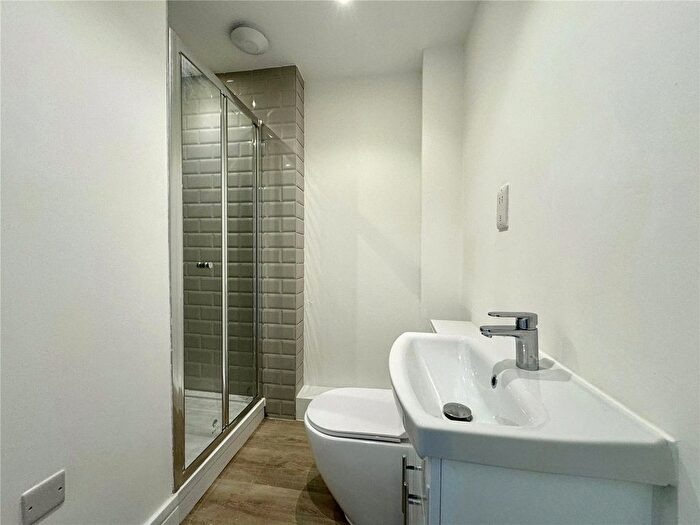 2 Bedroom Flat For Sale In Farnborough Road, Farnborough, Hampshire, GU14