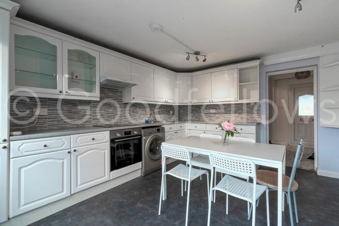 4 Bedroom Terraced House To Rent In Lindsey Close, Mitcham, CR4