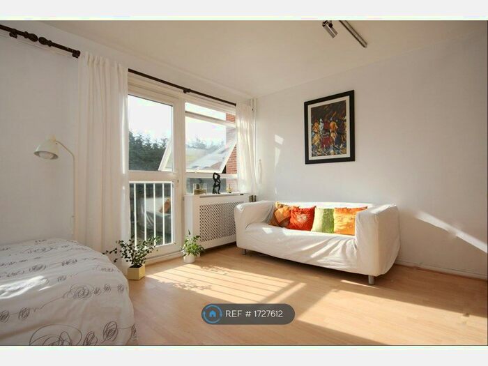 Studio To Rent In Rockley Court, West Kensington, W14