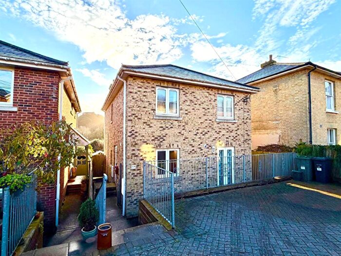 3 Bedroom Detached House For Sale In Clatterford Road, Newport, PO30