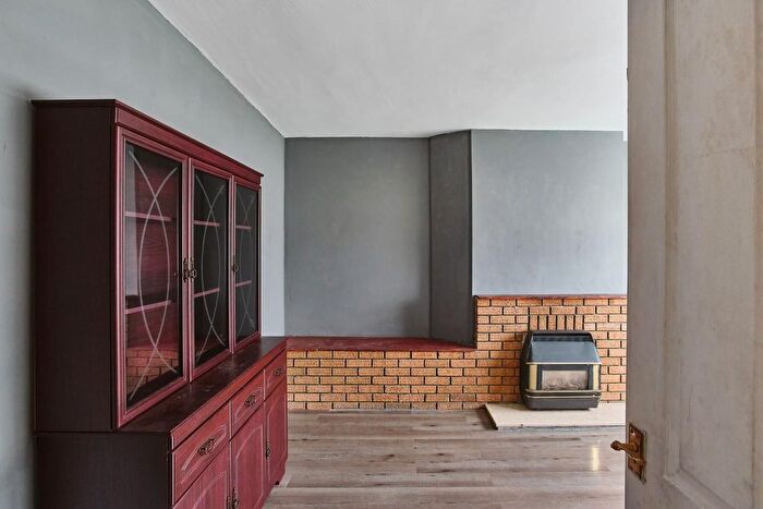 3 Bedroom Semi Detached House For Sale In Doncaster Road, Southmead, BS10