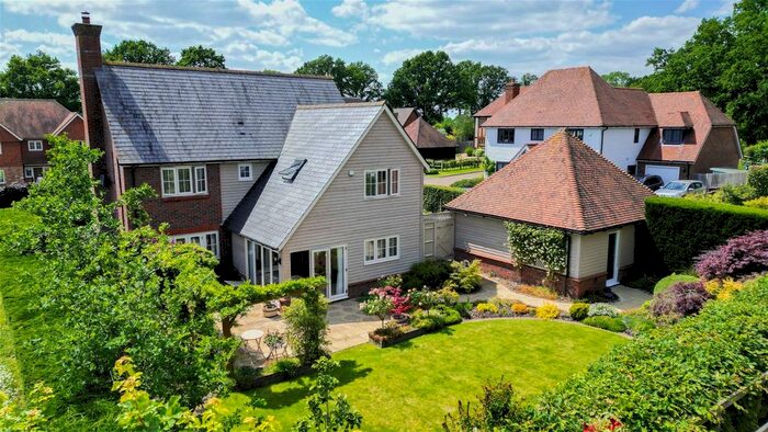 4 Bedroom Detached House For Sale In Parsonage Croft, Etchingham, TN19