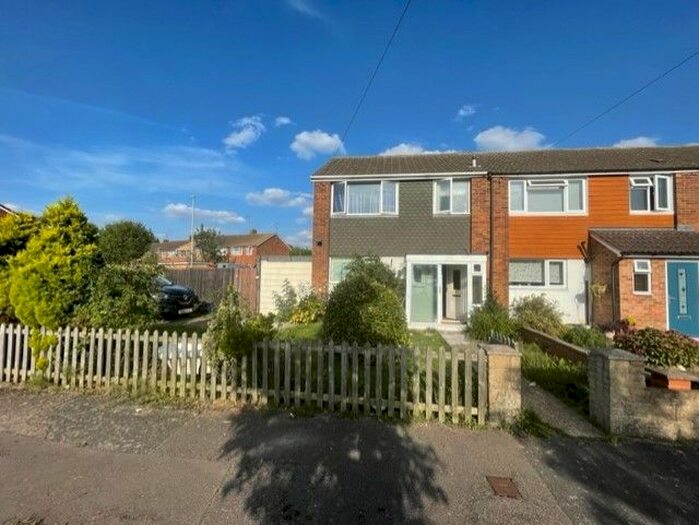 3 Bedroom Semi-Detached House To Rent In Kinross Crescent, Luton, LU3