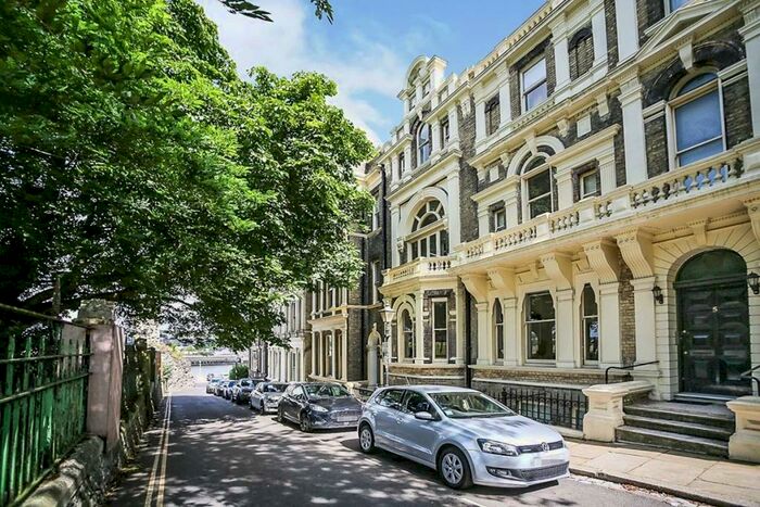 1 Bedroom Flat To Rent In Castle Hill, Rochester, Kent, ME1