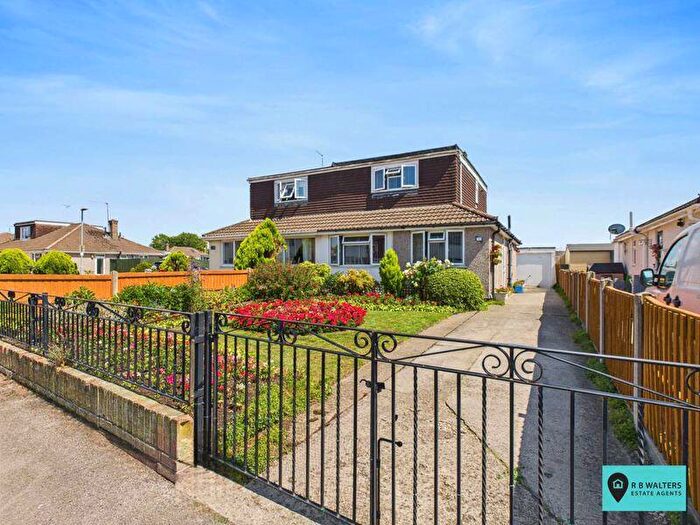3 Bedroom Semi-Detached Bungalow For Sale In Shearwater Grove, Innsworth, GL3