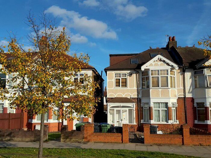 1 Bedroom Flat To Rent In Hanger Lane, Ealing, London, W5