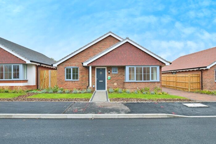 3 Bedroom Detached Bungalow For Sale In Ringwood Road, Alderholt, Fordingbridge, SP6
