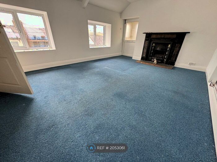 3 Bedroom Flat To Rent In Red Cow, Adpar, Newcastle Emlyn, SA38