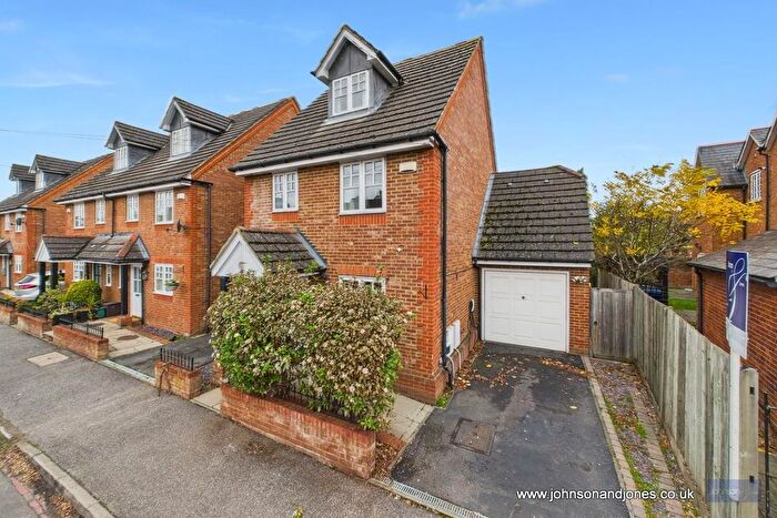 4 Bedroom Detached House To Rent In Queen Street, Chertsey, KT16