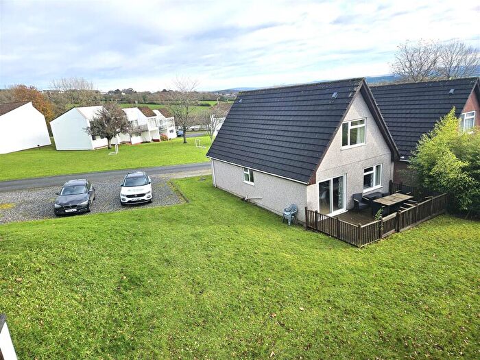 4 Bedroom Chalet For Sale In Honicombe Park, Callington, PL17