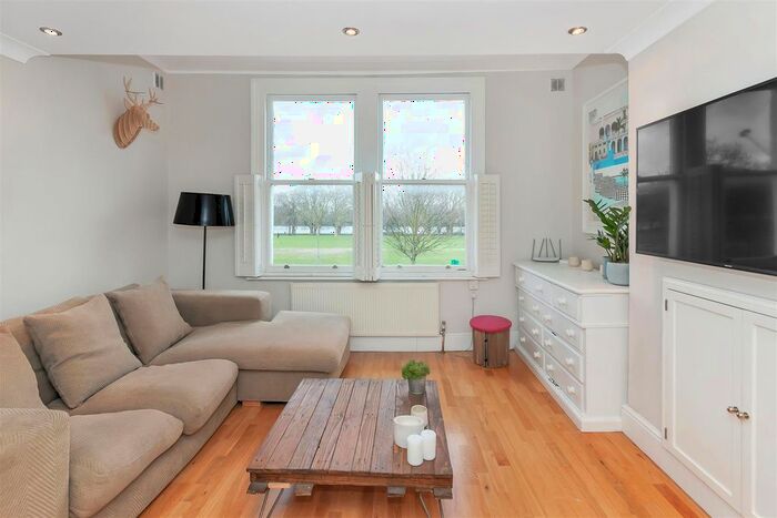 3 Bedroom Flat To Rent In Putney Bridge Road, Putney, London, SW15