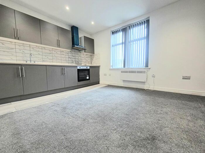 1 Bedroom Flat To Rent In Denholme Gate Road, Hipperholme, Halifax, HX3
