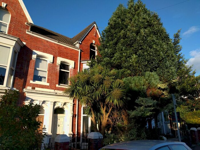 6 Bedroom Property To Rent In Mirador Crescent, Uplands, Swansea, SA2