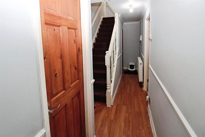 3 Bedroom End Of Terrace House For Sale In Littleham Close, Bransholme, Hull, HU7