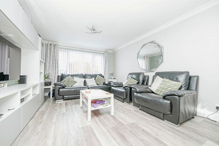 3 Bedroom End Of Terrace House For Sale In Magnolia Drive, Colchester, CO4