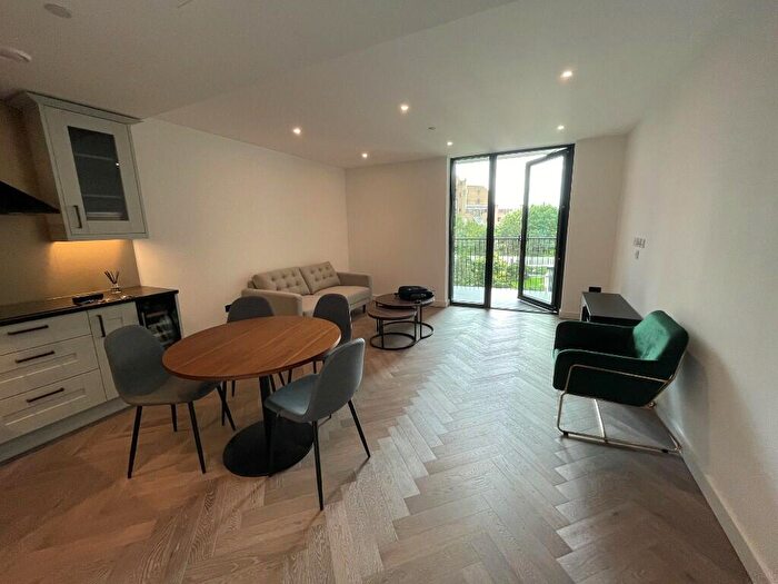 1 Bedroom Flat To Rent In Merino Gardens, London, E1W