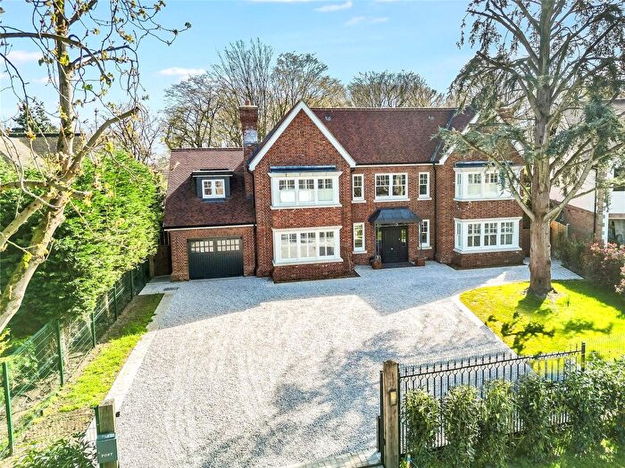 7 Bedroom Detached House For Sale In Kilmington Close, Hutton Mount, Brentwood, Essex, CM13