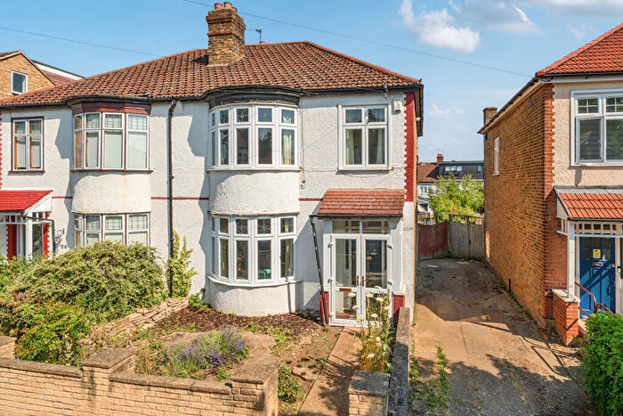 4 Bedroom Semi-Detached House For Sale In Dallinger Road, Lee, SE12