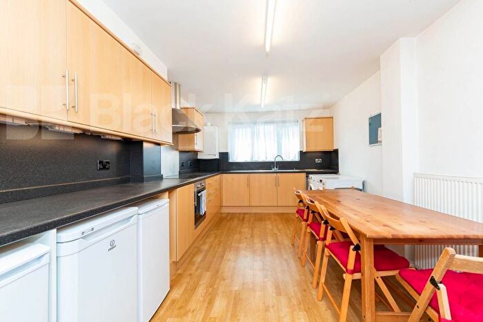3 Bedroom Flat To Rent In Acton Street, Kings Cross, WC1X