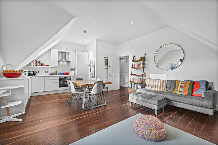 2 Bedroom Flat For Sale In Upland Road, East Dulwich, London, SE22