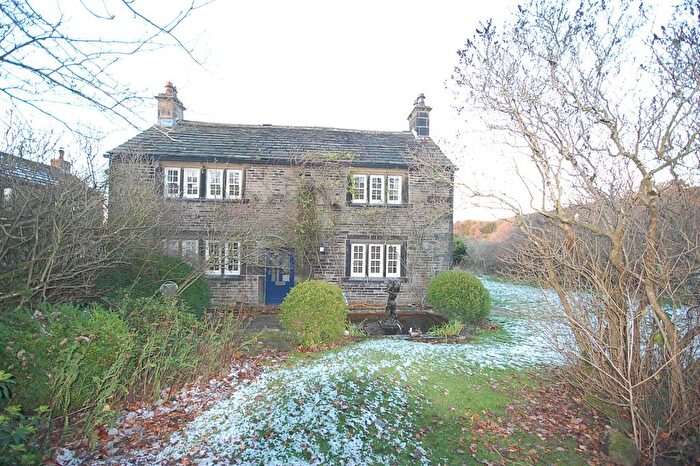 4 Bedroom Farmhouse To Rent In Top Of The Bank, Huddersfield, HD4