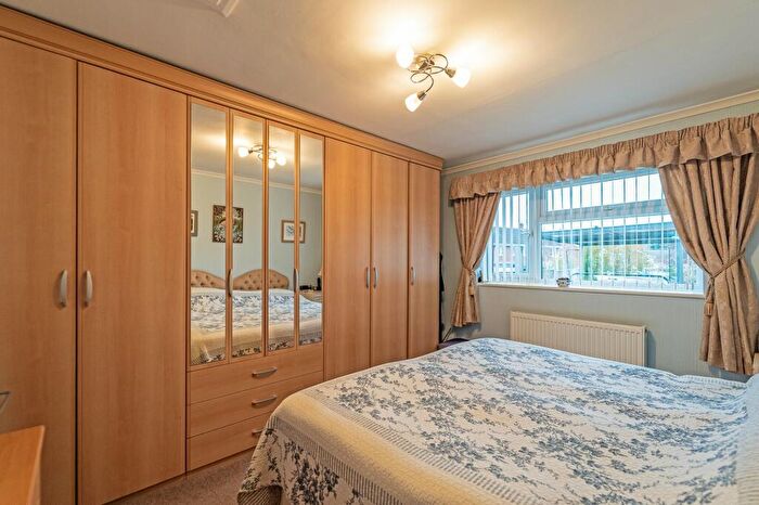2 Bedroom Semi-Detached Bungalow For Sale In Raewood Avenue, Hawarden, CH5