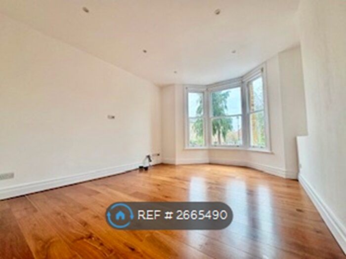 2 Bedroom Flat To Rent In Grange Park, London, W5
