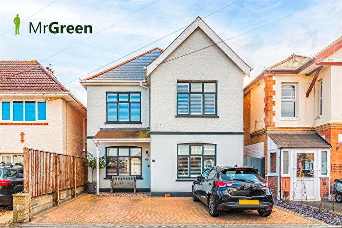 4 Bedroom Detached House To Rent In Irving Road, Southbourne, Bournemouth, Dorset, BH6