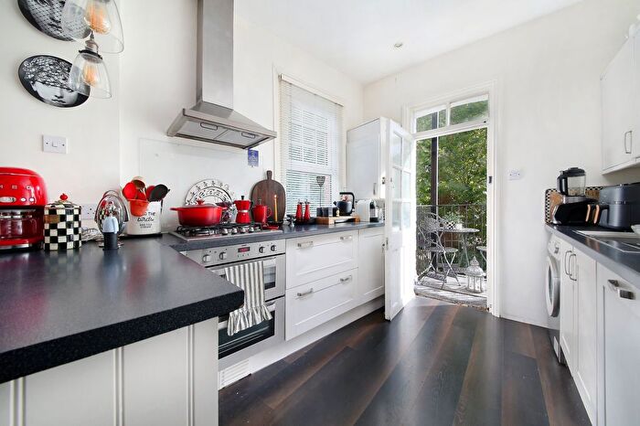 3 Bedroom Flat To Rent In Sheengate Mansions, Upper Richmond Road West, SW14