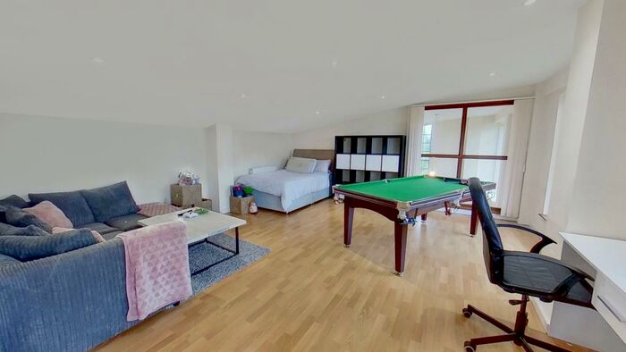 3 Bedroom Apartment To Rent In Caxton Court, Burton-On-Trent, Staffordshire, DE14