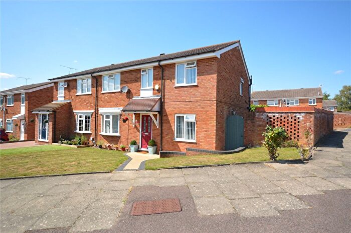 4 Bedroom Semi-Detached House For Sale In Ventnor Gardens, Luton, Bedfordshire, LU3