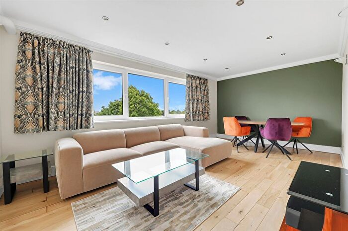 2 Bedroom Flat To Rent In Ballards Lane, London, N3