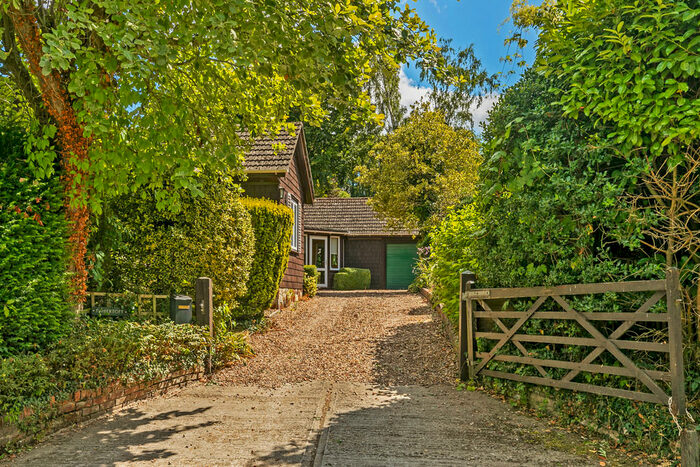 4 Bedroom Detached Bungalow For Sale In Hensting Lane, Fishers Pond, SO50
