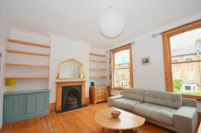 3 Bedroom Flat To Rent In Palace Road, Crouch End, London, N8