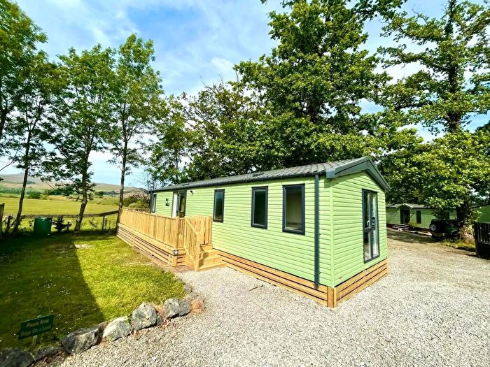 2 Bedroom Caravan For Sale In Clapham, Lancaster, LA2